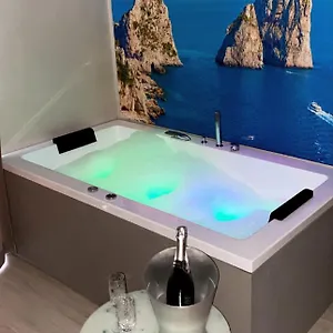 https://toledo-relax-naples.hotels-amalfi.com